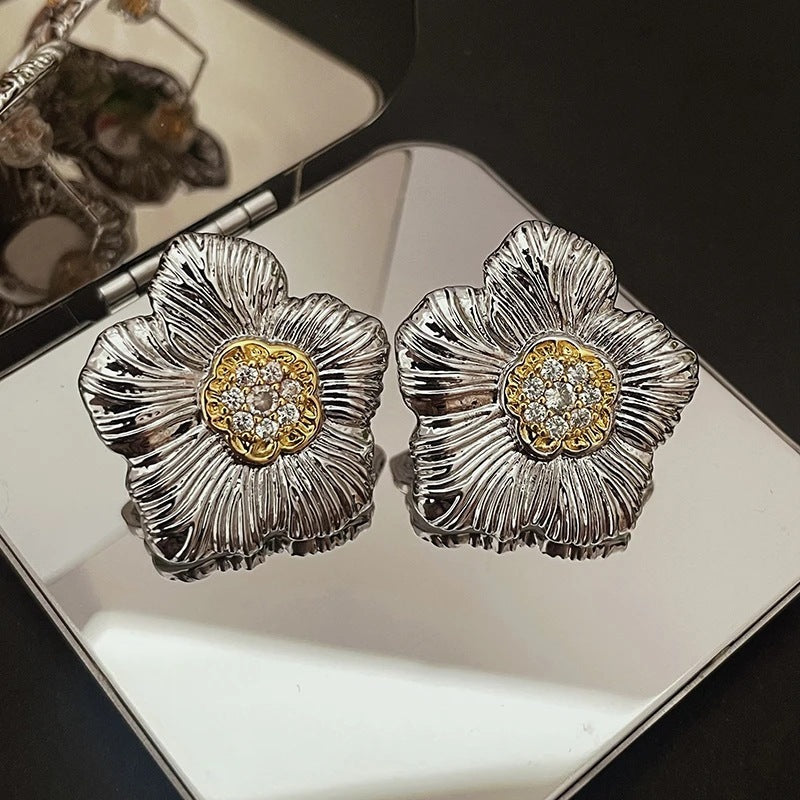 Retro Textured Stud Earrings Gardenia Two-tone Elegant